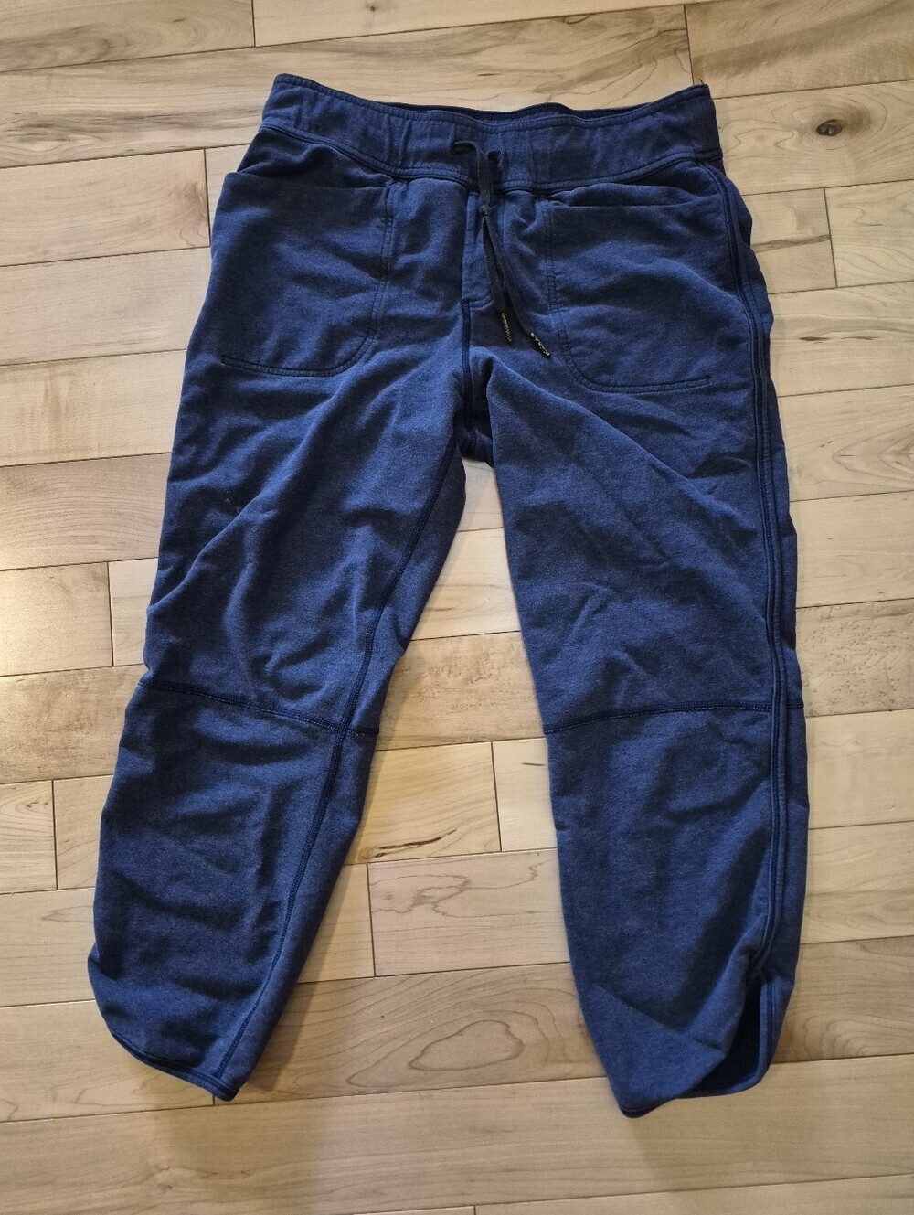 Lululemon women's size 6 blue capri pants
